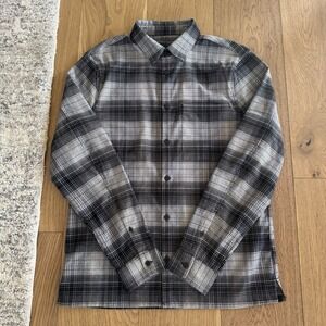 Lululemon Masons Peak Flannel Men's Size M Black Gray Plaid Button Down